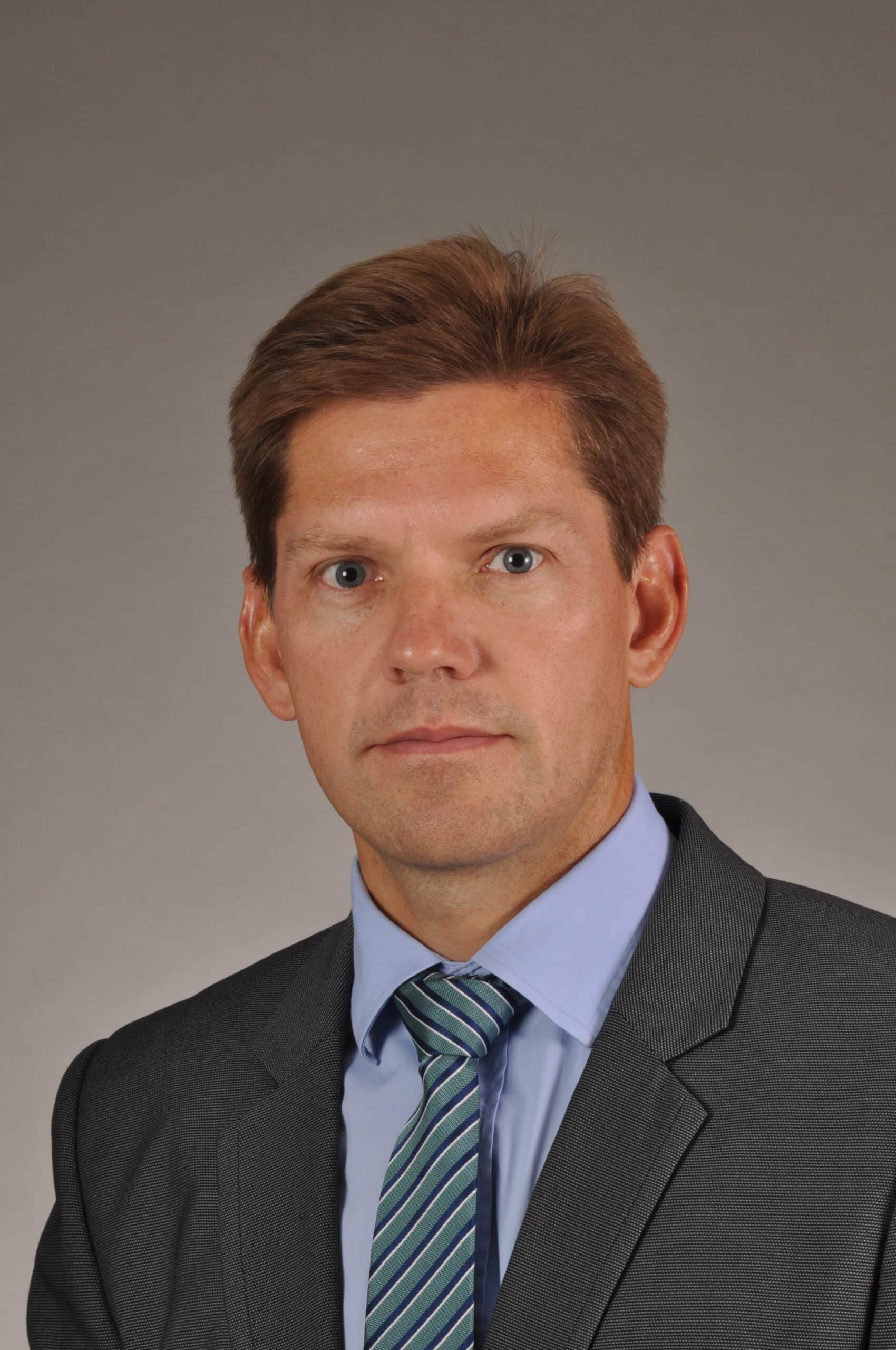 Dr. Jan-Willem Henning Dr. Jan-Willem Henning